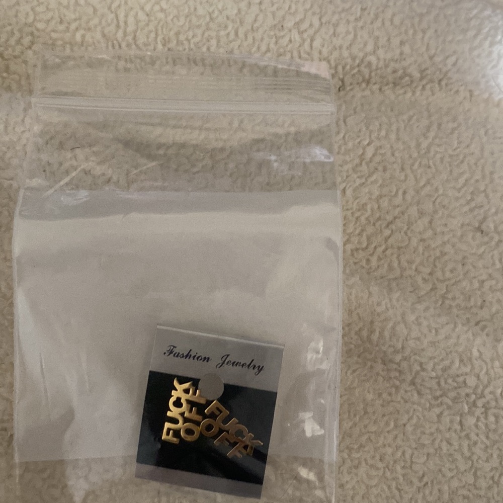 Gold earring Fuck Off - Picture 4 of 4